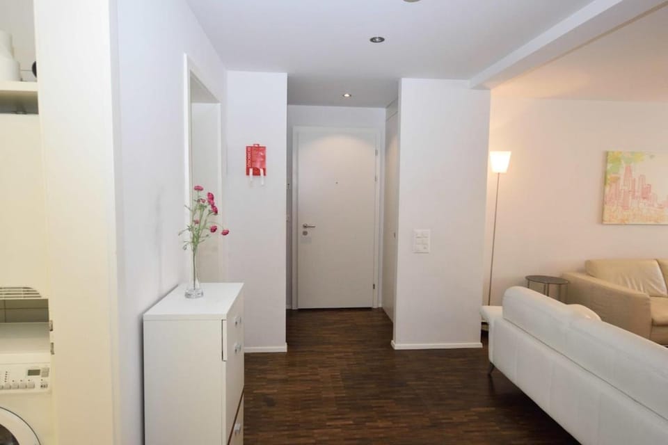 Very central and modern 2BR near lake - Flower 13 Apartment in Zurich City