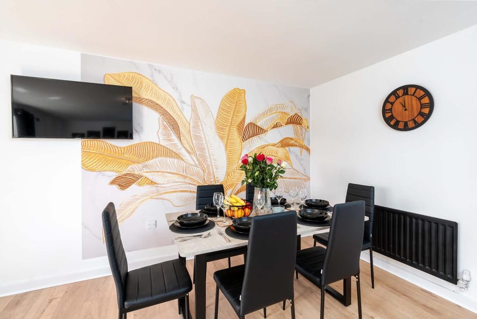 Communal lounge/ TV room, Dining area