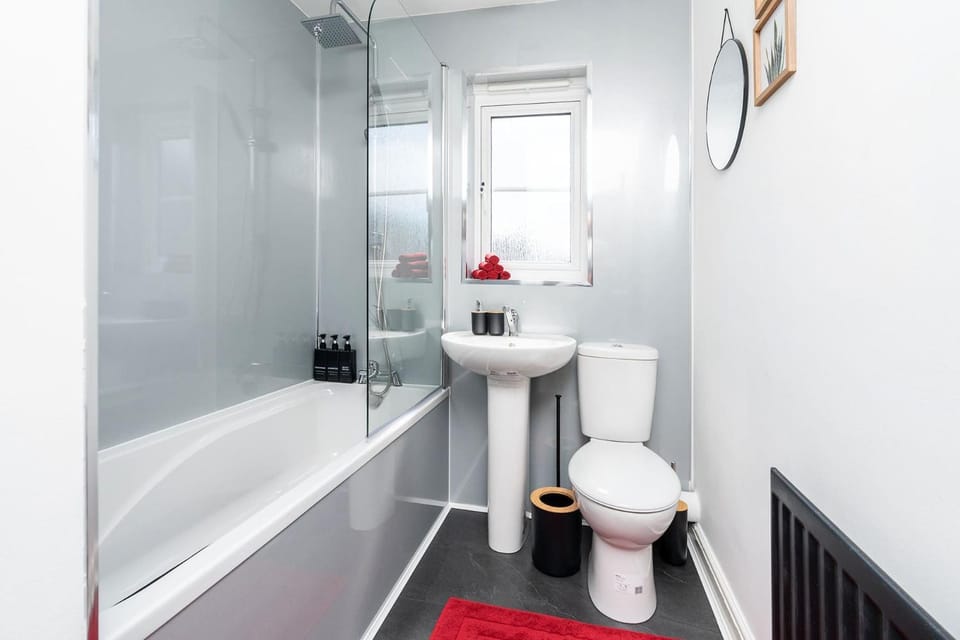 Shower, Toilet, Bathroom, Bath, towels