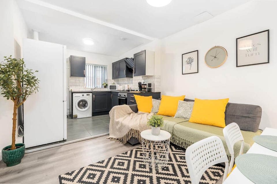 Kitchen or kitchenette, Living room, Seating area, Dining area, dishwasher, oven, stove