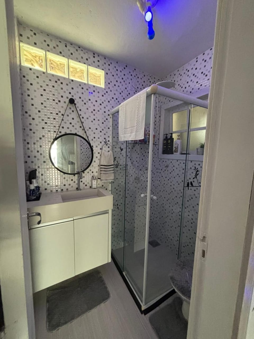 Shower, Bathroom, towels