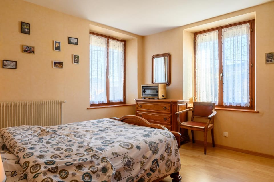 Property building, Living room, Bedroom