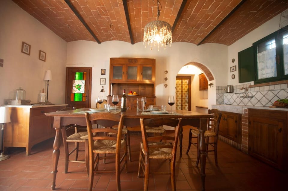 Kitchen or kitchenette, Seating area, Dining area