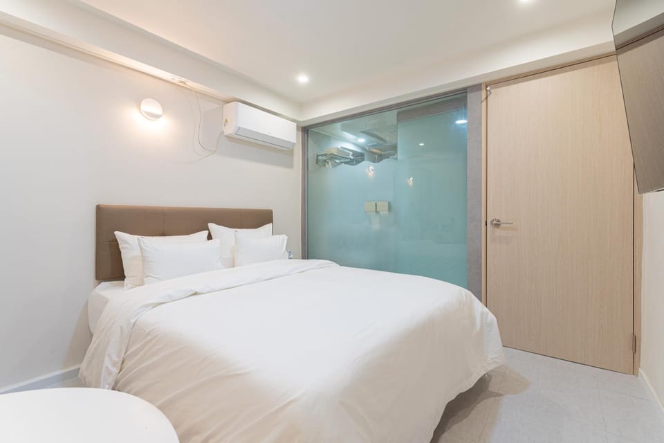 Bed, Bedroom, wardrobe, air conditioner