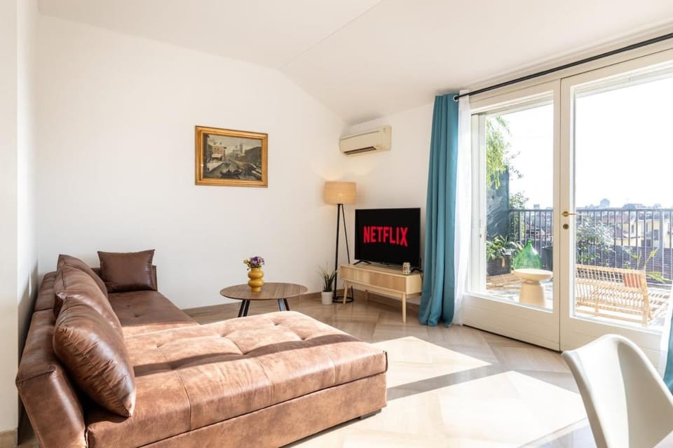 Duomo 7 min - Panoramic Terrace & Two Bedrooms Apartment in Milan