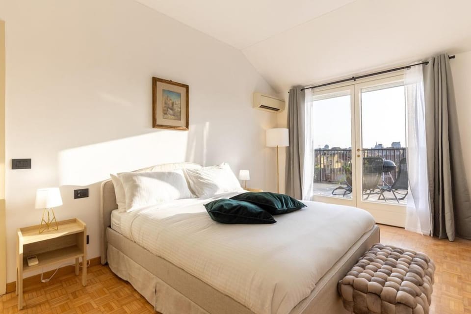 Duomo 7 min - Panoramic Terrace & Two Bedrooms Apartment in Milan