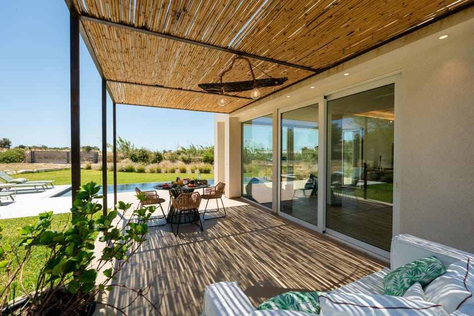 Patio, Spring, Day, Garden, View (from property/room), Balcony/Terrace, Garden view, Pool view, Swimming pool, sunbed