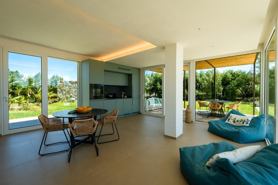 Day, Garden, Kitchen or kitchenette, Living room, Seating area, Dining area, Garden view