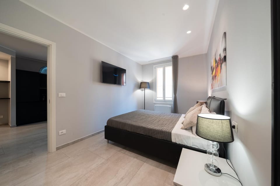 Bed, TV and multimedia, Photo of the whole room, Bedroom