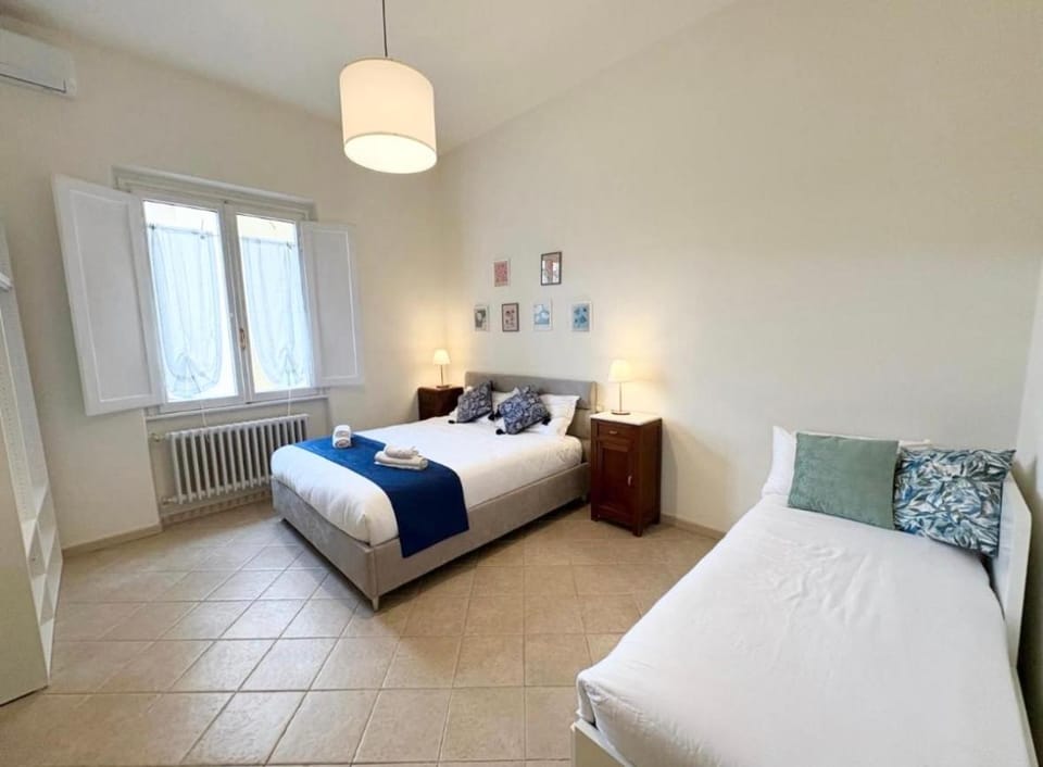 Bed, Photo of the whole room, Bedroom, internet