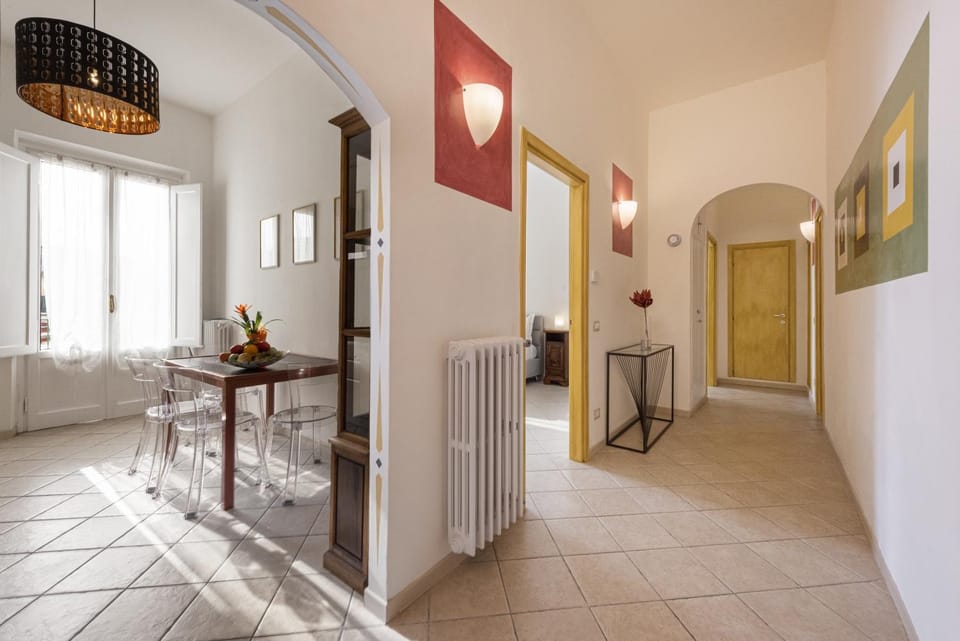 Lobby or reception, Photo of the whole room