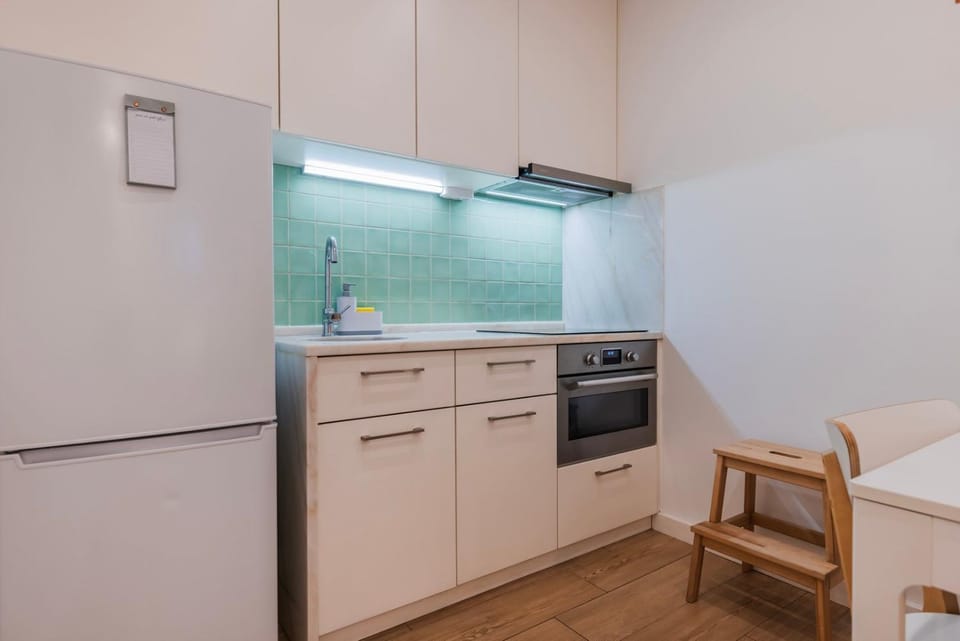 Kitchen or kitchenette, Dining area, oven, stove