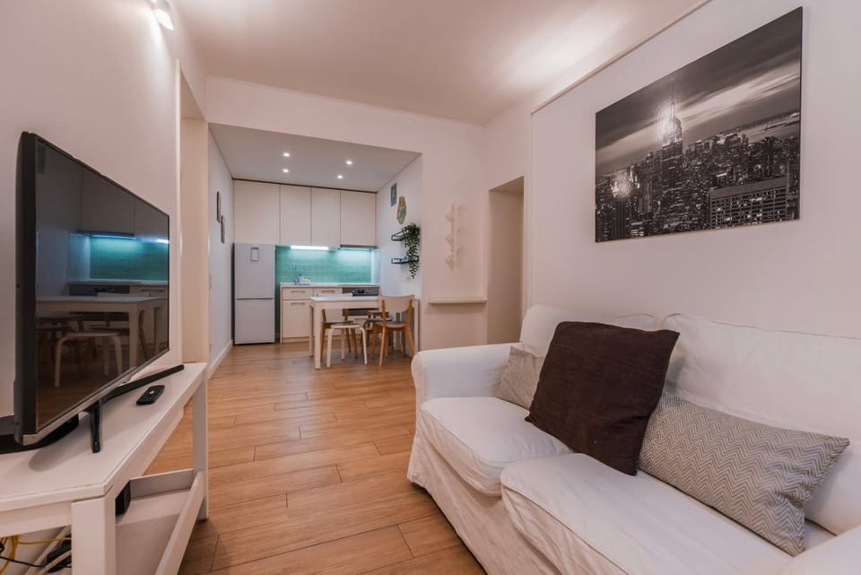 Communal lounge/ TV room, TV and multimedia, Living room, Dining area