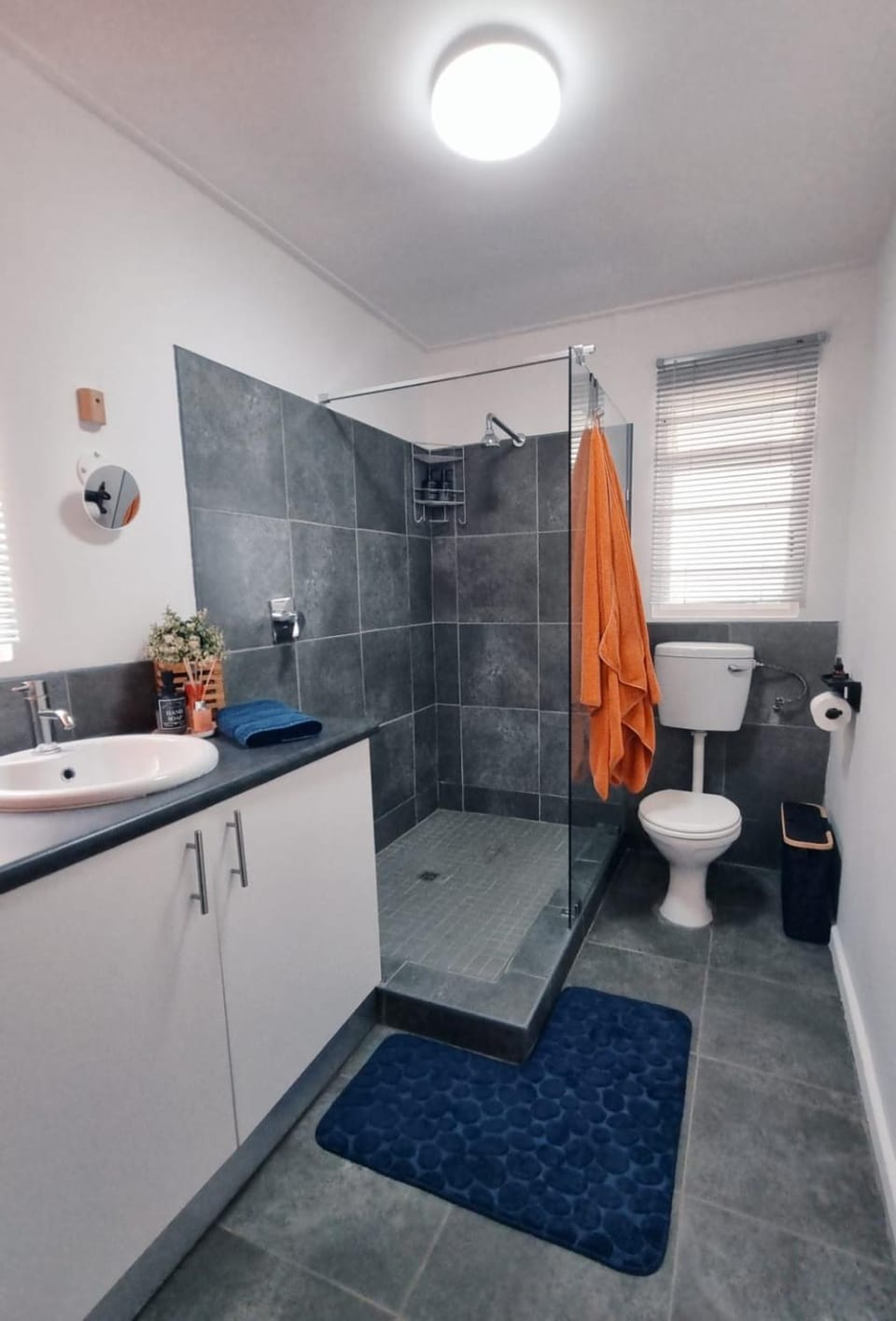 Shower, Bathroom, towels