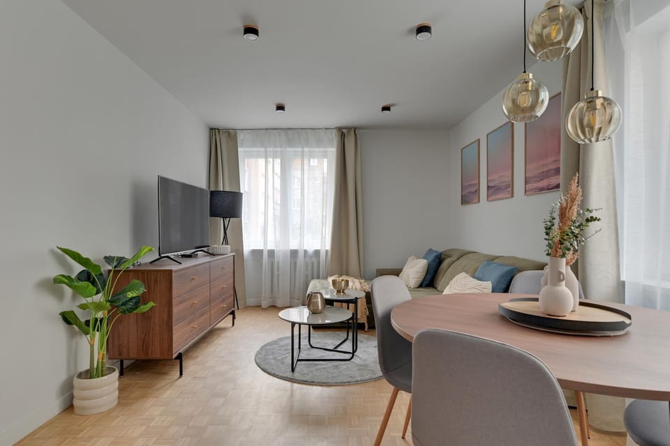TV and multimedia, Living room, Seating area, Dining area