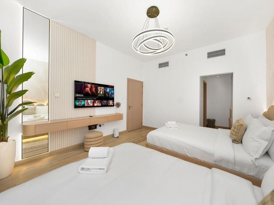 Elite Nest - Luxurious 4BR with PS5 Room, 1 min to F1, Ferrari World & SeaWorld Apartment in Abu Dhabi