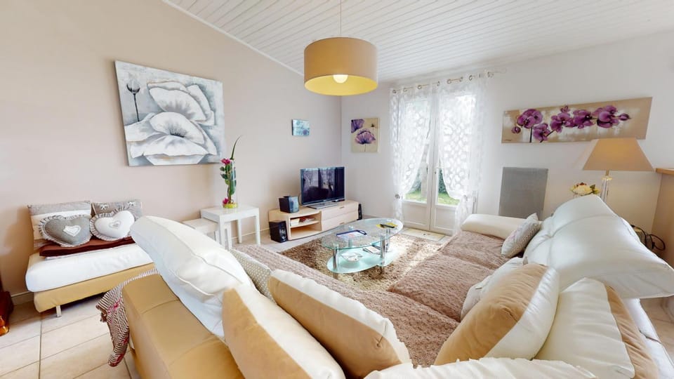 Communal lounge/ TV room, Living room