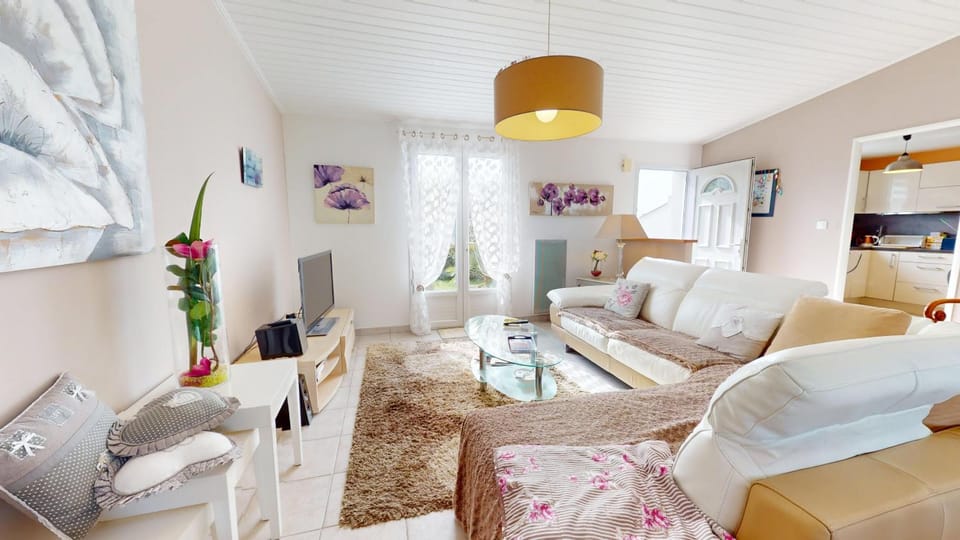 Communal lounge/ TV room, Living room