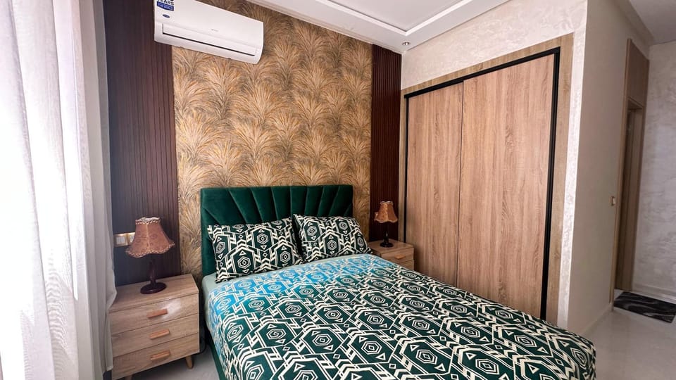 Bed, Photo of the whole room, Bedroom, wardrobe, air conditioner