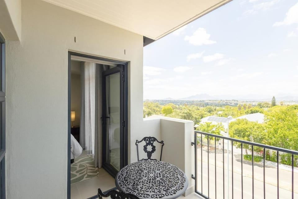 Patio, Natural landscape, View (from property/room), Balcony/Terrace