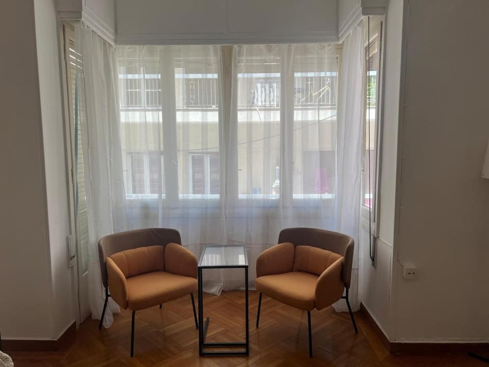 Youthful Dynamic Downtown Living - KefiHome Apartment in Athens