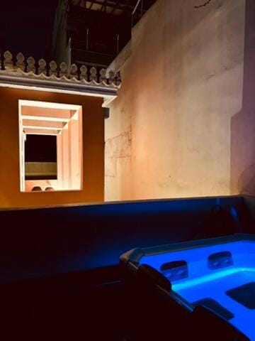 Night, Hot Tub