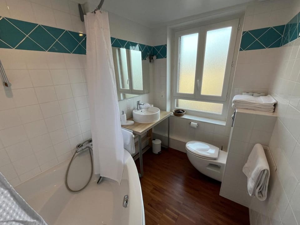 Toilet, Bathroom, towels