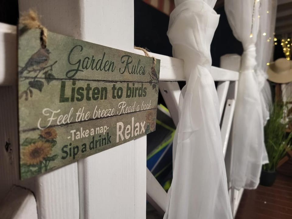 Property logo or sign, Garden, Decorative detail, Logo/Certificate/Sign, Text overlay