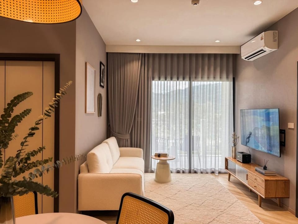 Family Title Legendary 2Bdr Bang Tao Apartment in Choeng Thale