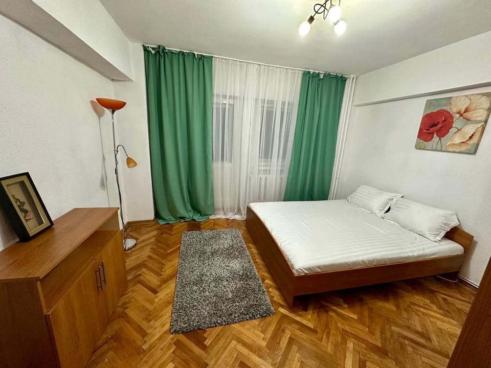 SIR Central Apartament, 550 m Christmas Market Apartment in Craiova