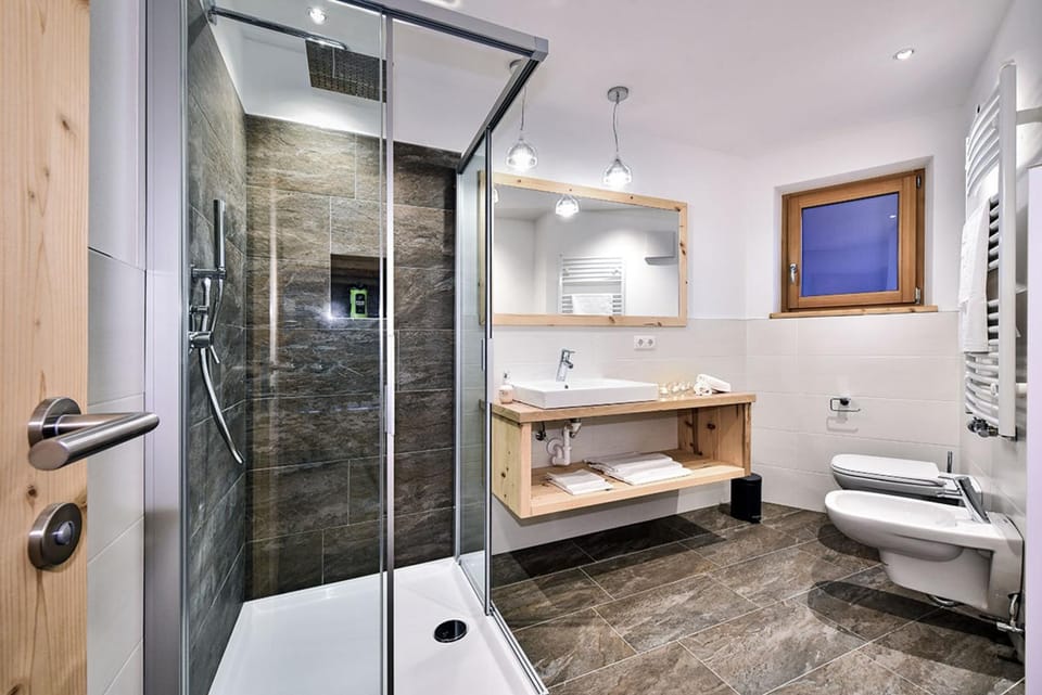 Bathroom, Living room