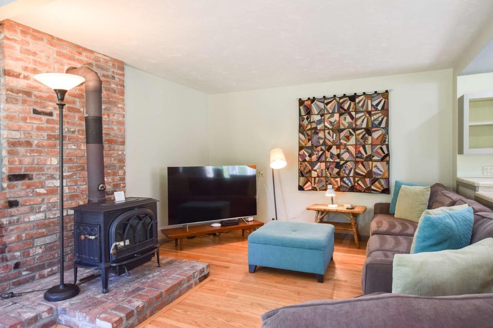 Tranquil Cozy Cottage Recently Renovated House in Wellfleet