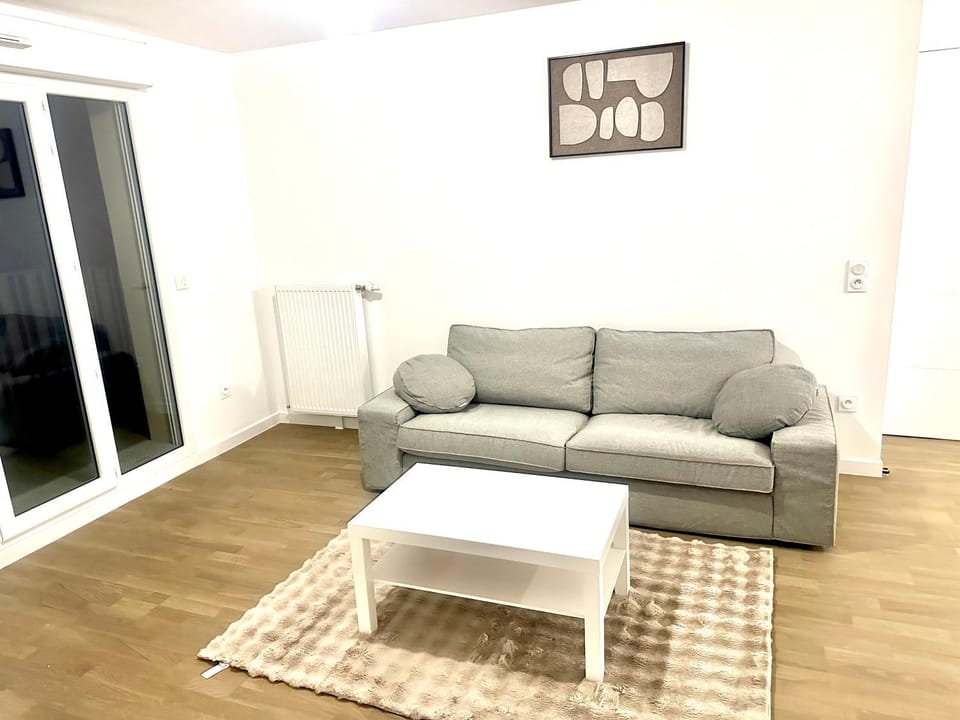 Réf A Chambre à 6 min de Disneyland Paris dans un grand appartement partagé Vacation rental in Chessy