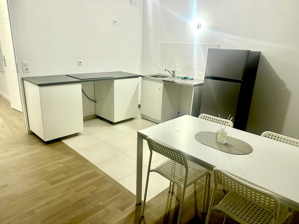 Réf A Chambre à 6 min de Disneyland Paris dans un grand appartement partagé Vacation rental in Chessy