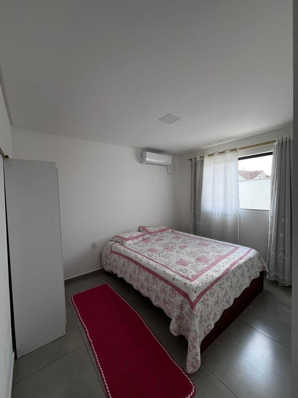 Bed, Bedroom, air conditioner