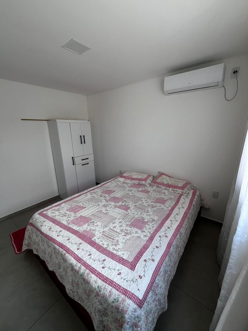 Bed, Bedroom, air conditioner