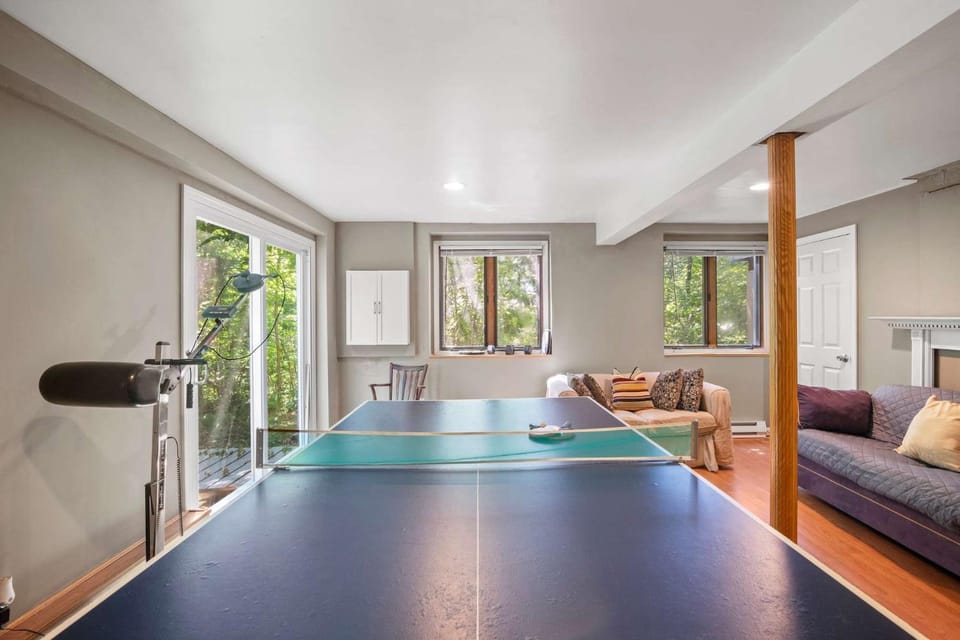 Spacious 4 Bedroom with AC Dog Friendly House in Wellfleet