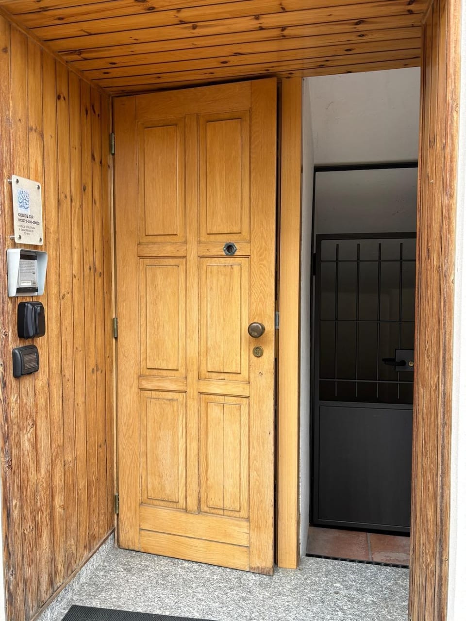 Facade/entrance