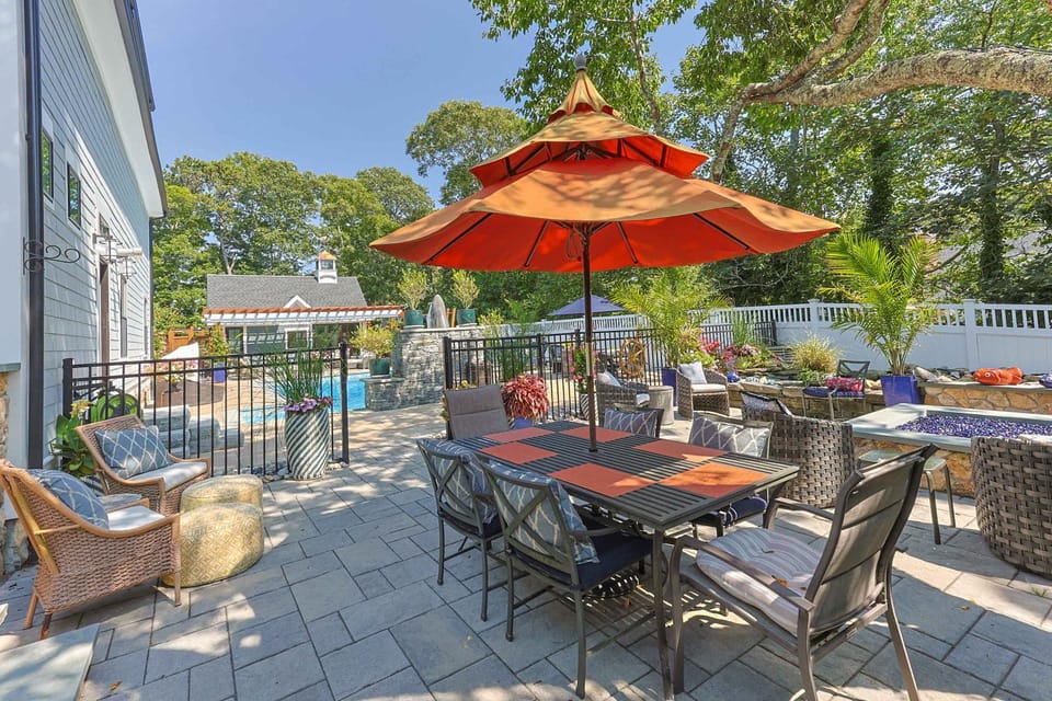 Heated Pool Outdoor Kitchen Luxury Living House in Harwich