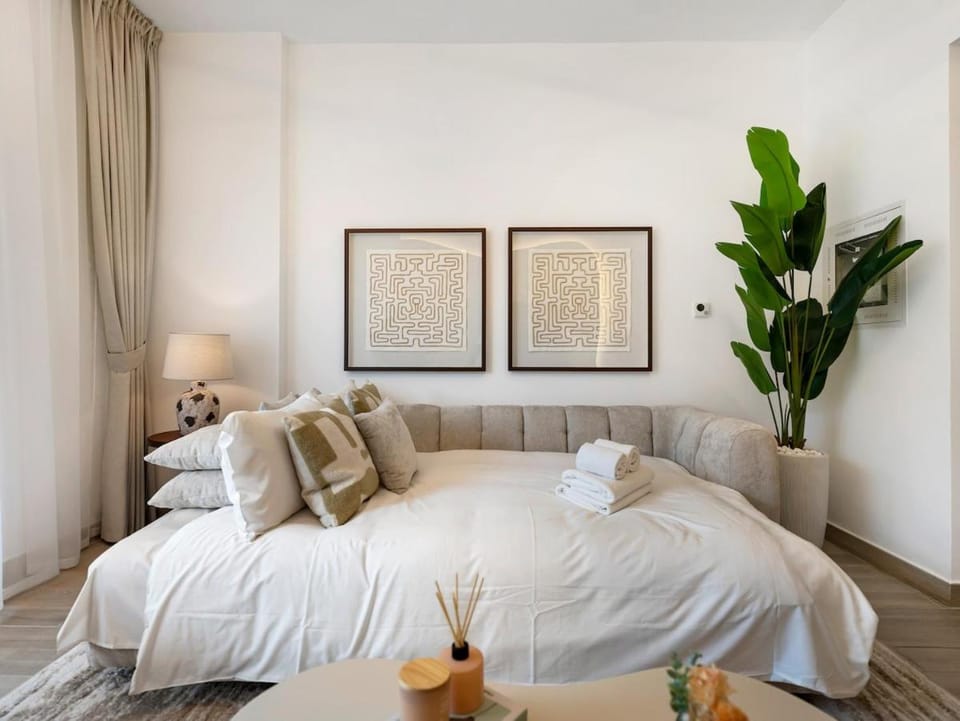 Elite Nest - New Modern 1BR just 1 min to SeaWorld & Ferrari World Apartment in Abu Dhabi