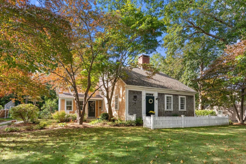 Steps From Downtown Minutes From Grays Beach House in Yarmouth Port