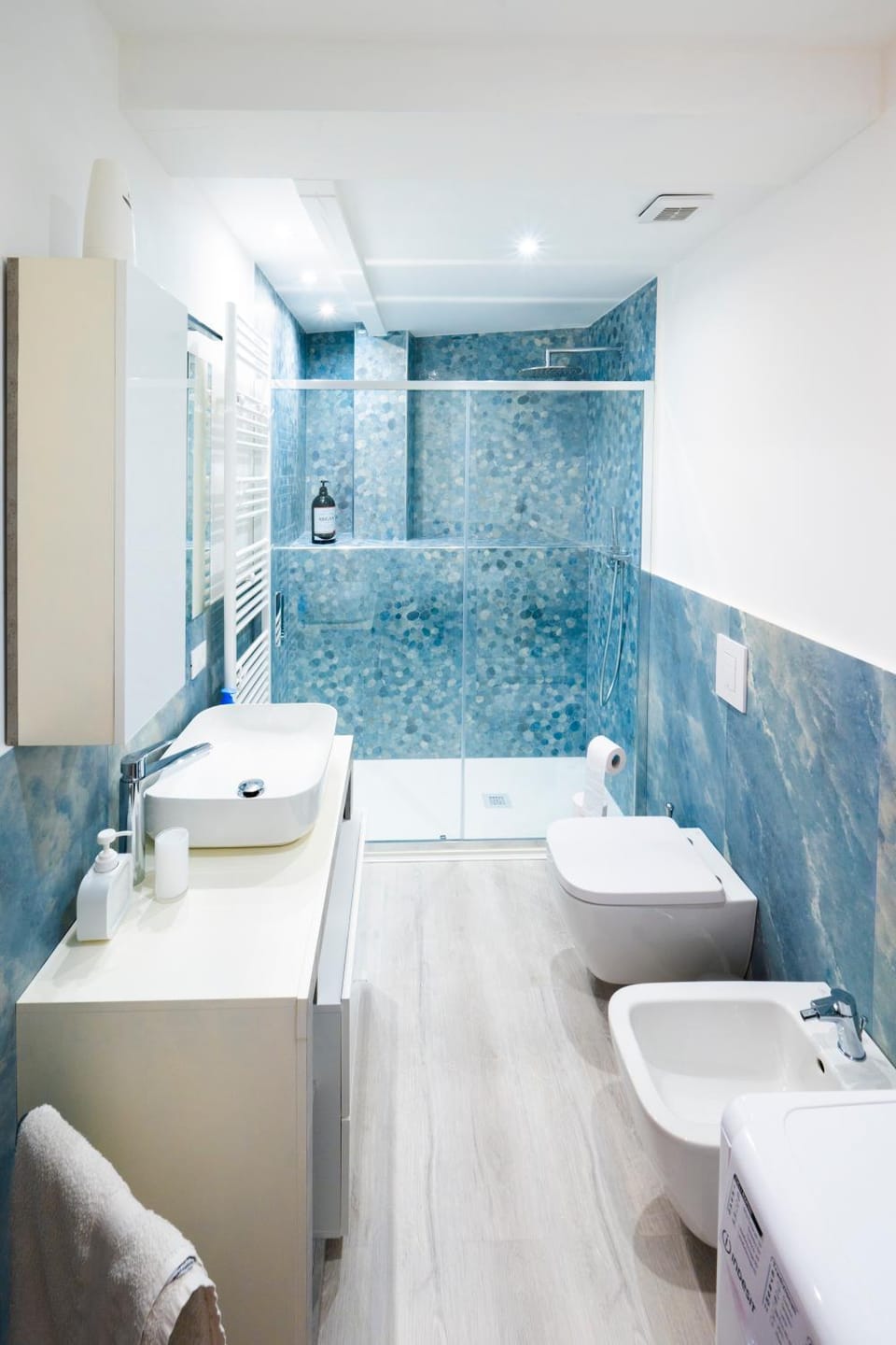 Shower, Toilet, Bathroom, bidet, towels