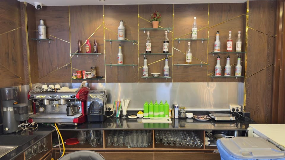 Coffee/tea facilities, Lounge or bar