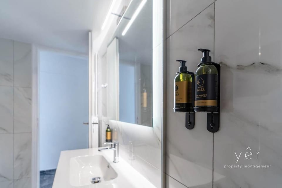 Elegant & Modern 2BR Apartment - Pireaus Center and Marina Apartment in Pireas