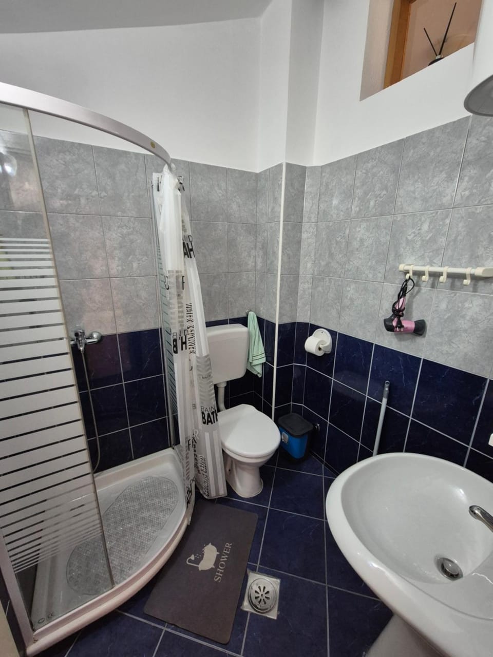 Bathroom, towels