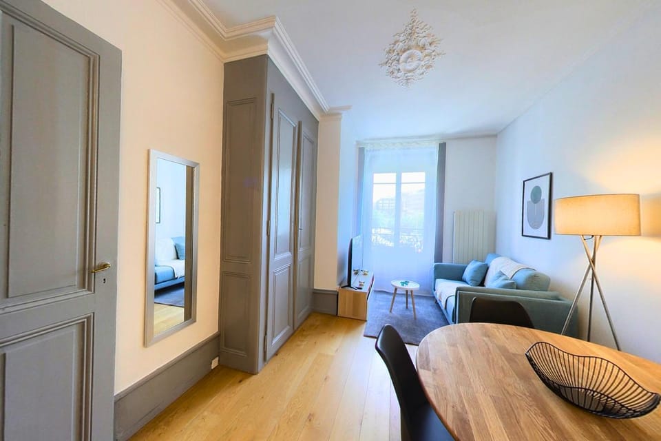 TV and multimedia, Living room, Dining area