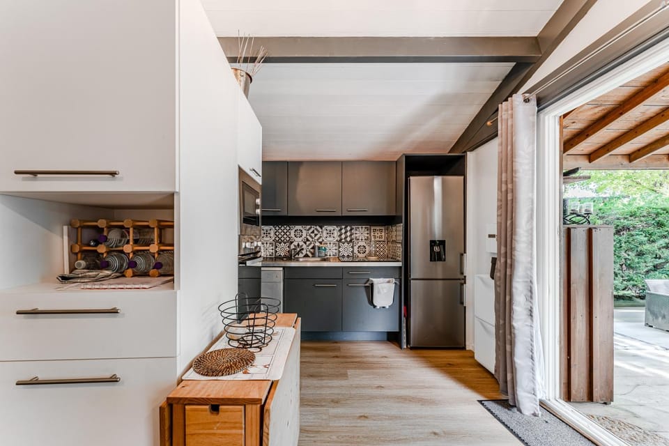 Kitchen or kitchenette, Living room