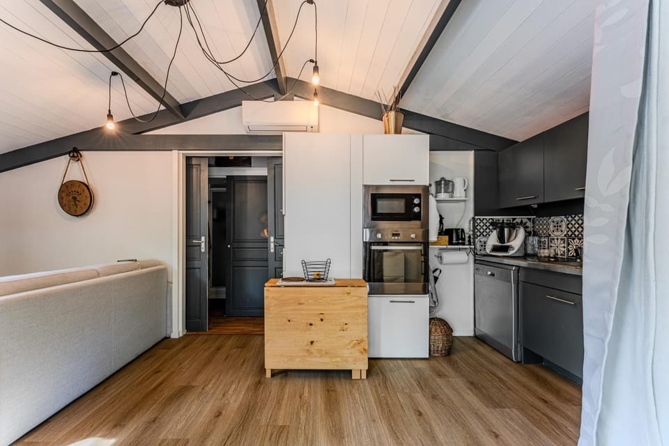 Property building, Kitchen or kitchenette, Living room