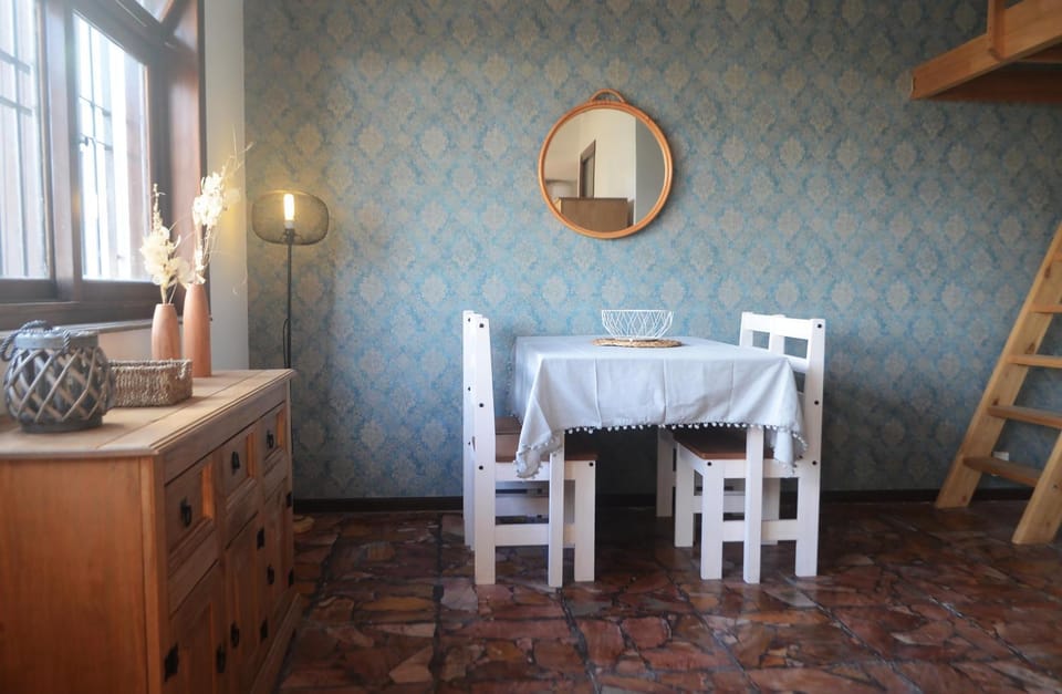 Photo of the whole room, Dining area