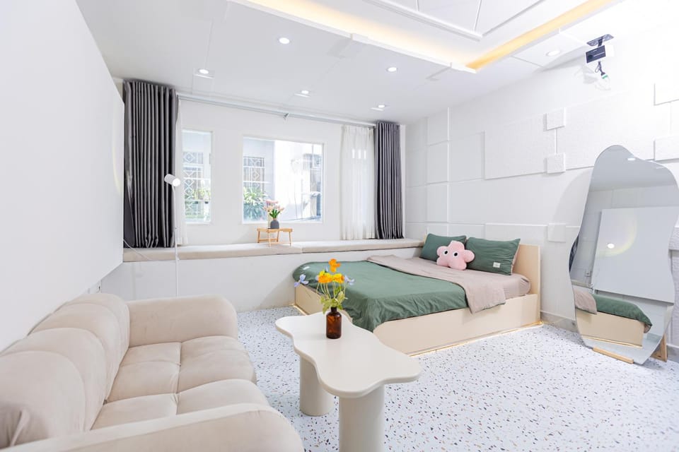 Bed, Photo of the whole room, Seating area